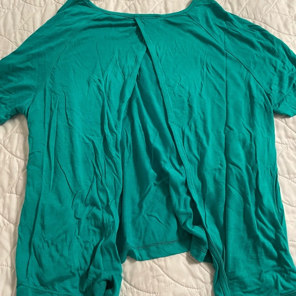 Aritzia Talula Tshirt - size small - new with tags - Picture 2 of 3